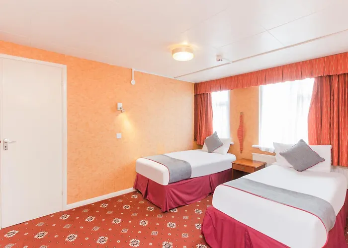 Oyo Stade Court Hotel