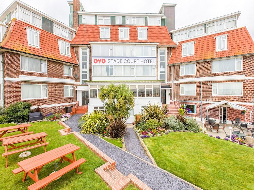 Oyo Stade Court 3*