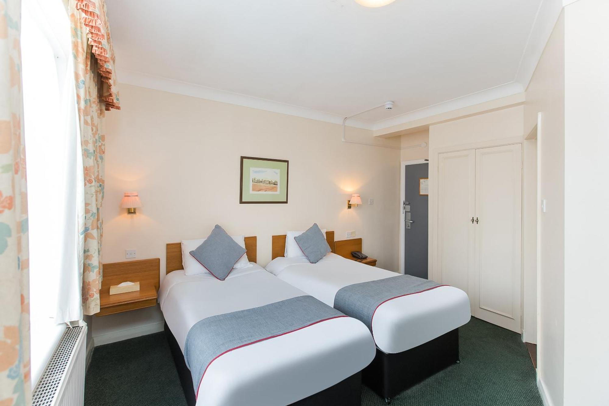 Hotel Oyo Stade Court