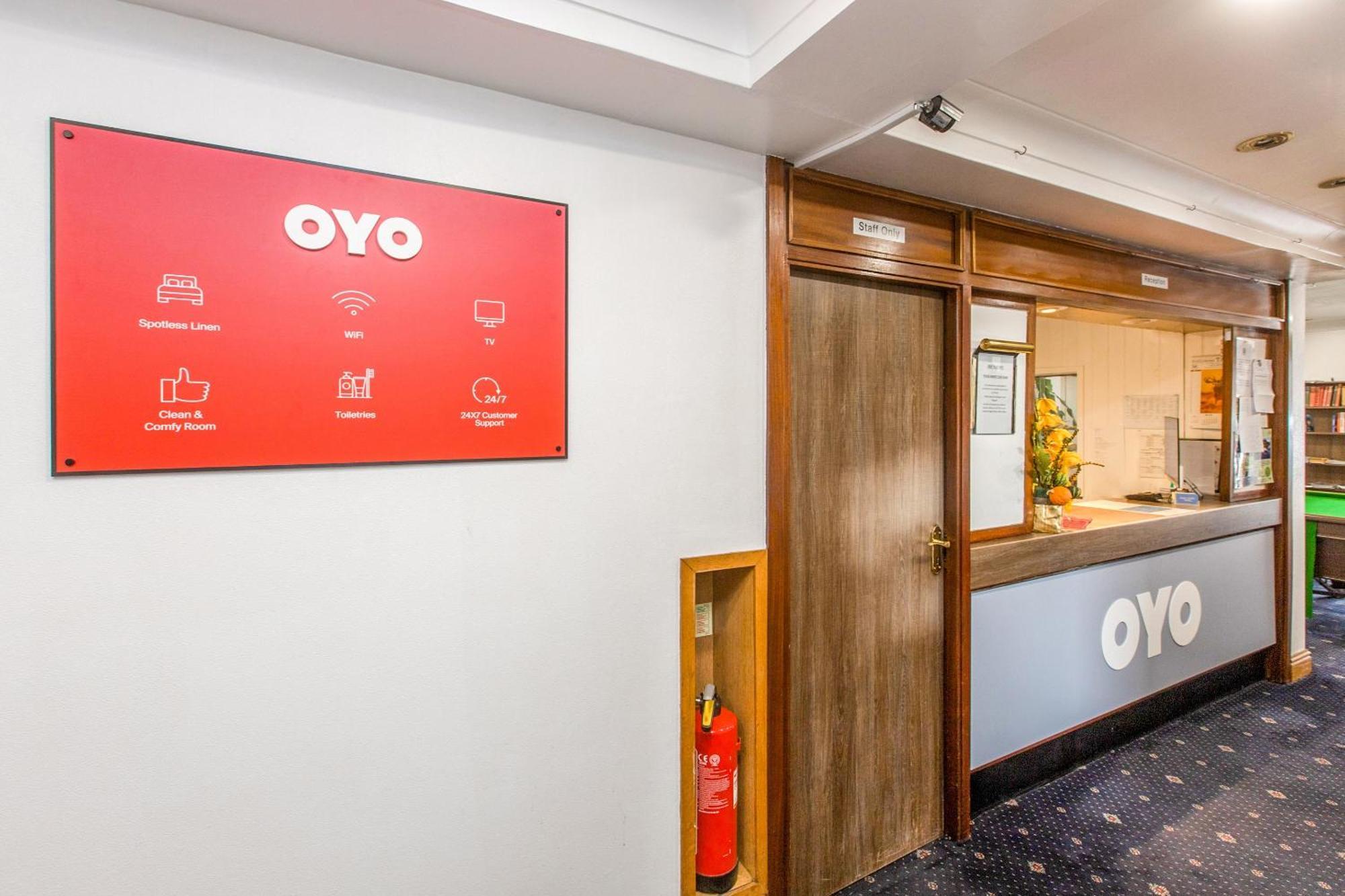 Oyo Stade Court 3*