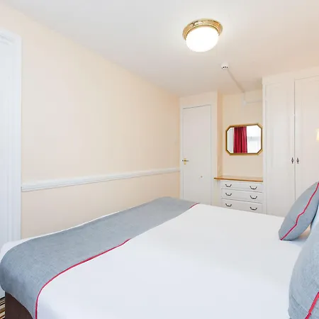Oyo Stade Court Hotel Hythe  Exterior photo