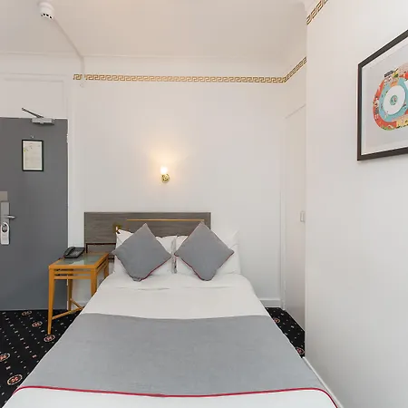 Oyo Stade Court Hotel Hythe  Exterior photo