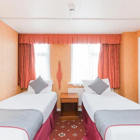 Oyo Stade Court Hotel Hythe  Exterior photo