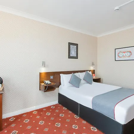 Oyo Stade Court Hotel Hythe  Exterior photo
