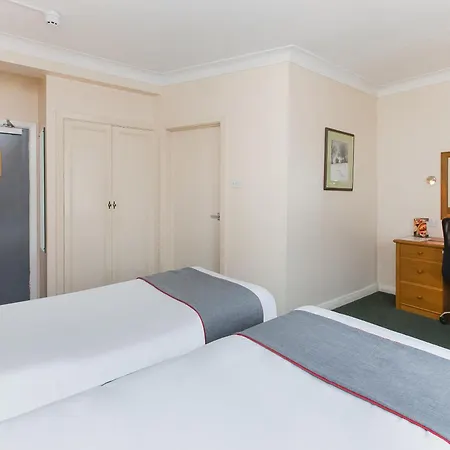 Oyo Stade Court Hotel Hythe  Exterior photo