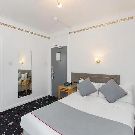 Oyo Stade Court Hotel Hythe  Exterior photo