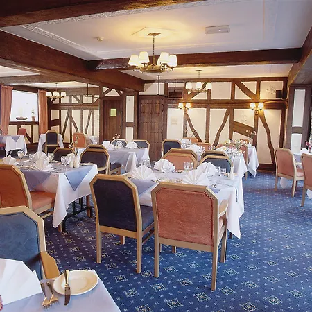 Oyo Stade Court Hotel 
