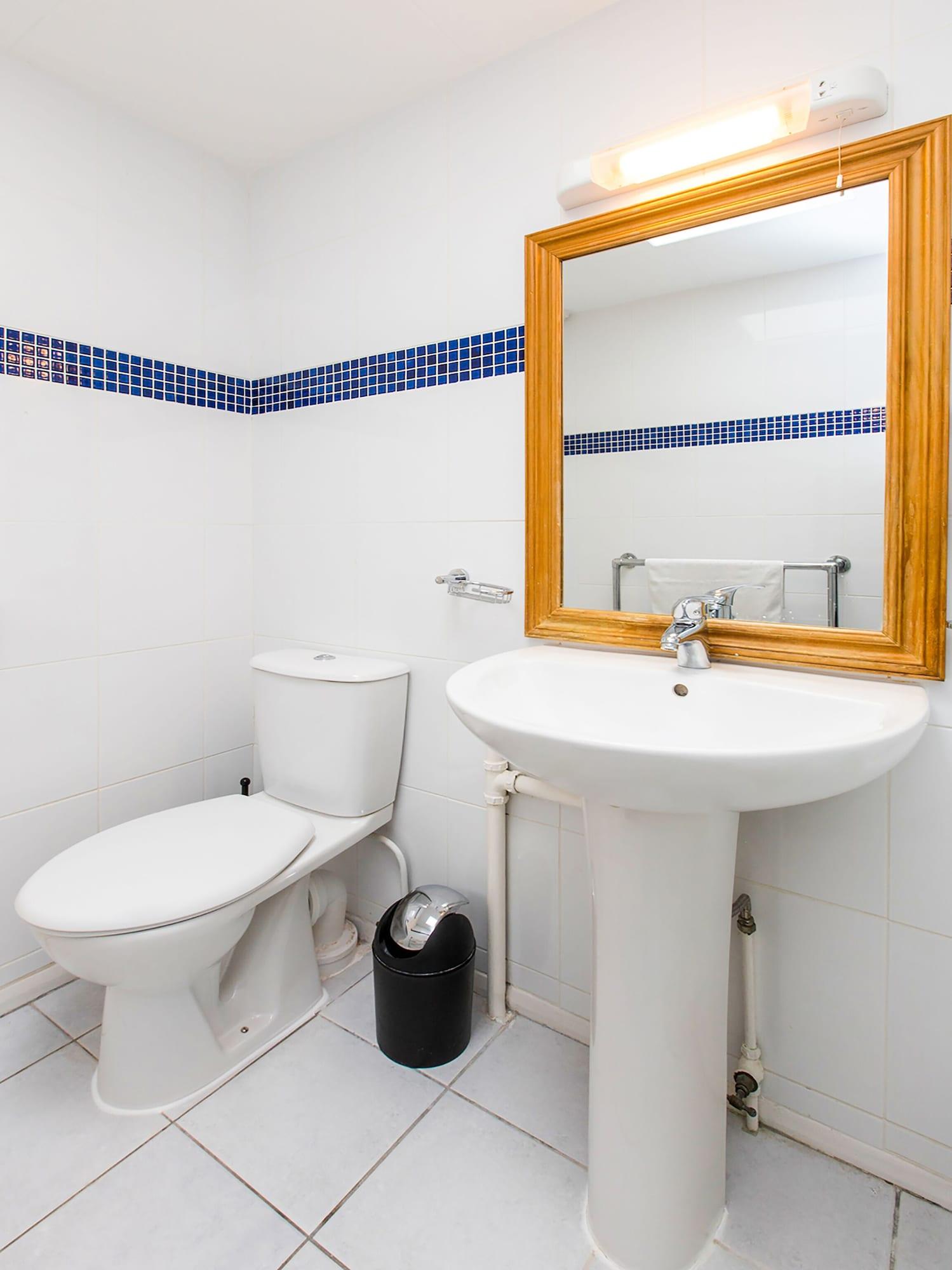 Hotel Oyo Stade Court