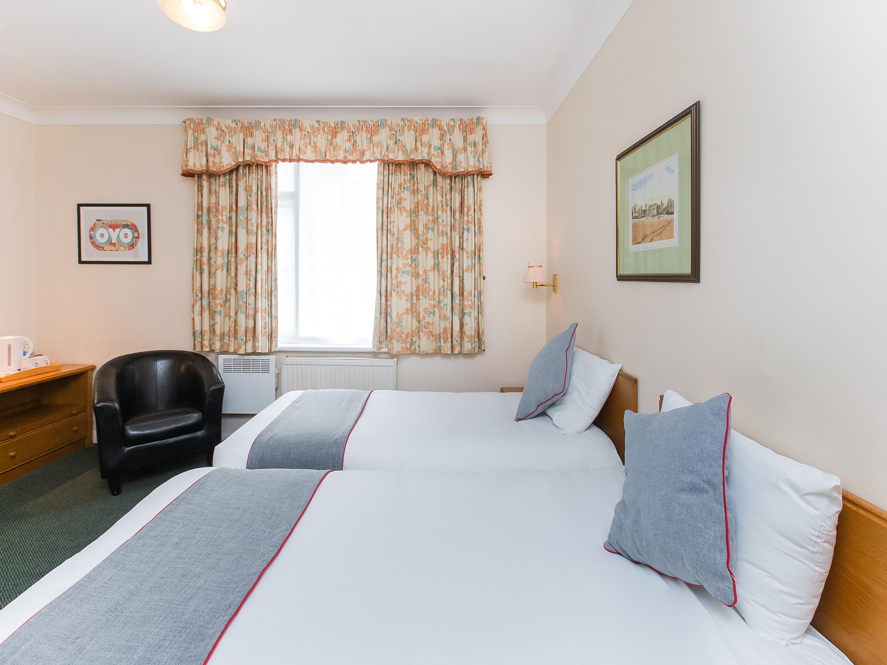 Oyo Stade Court Hotel 3*