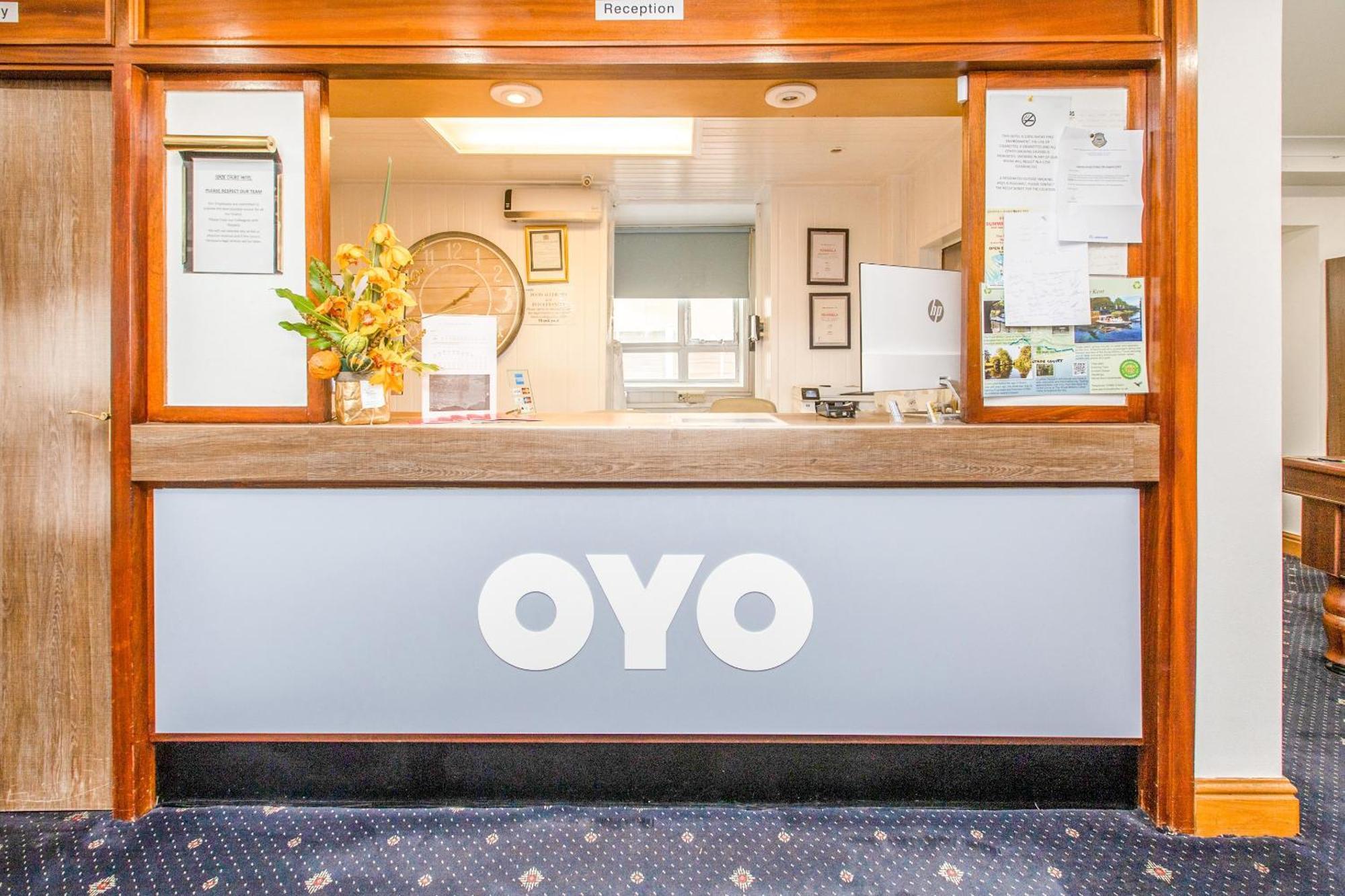 Hotel Oyo Stade Court 3*